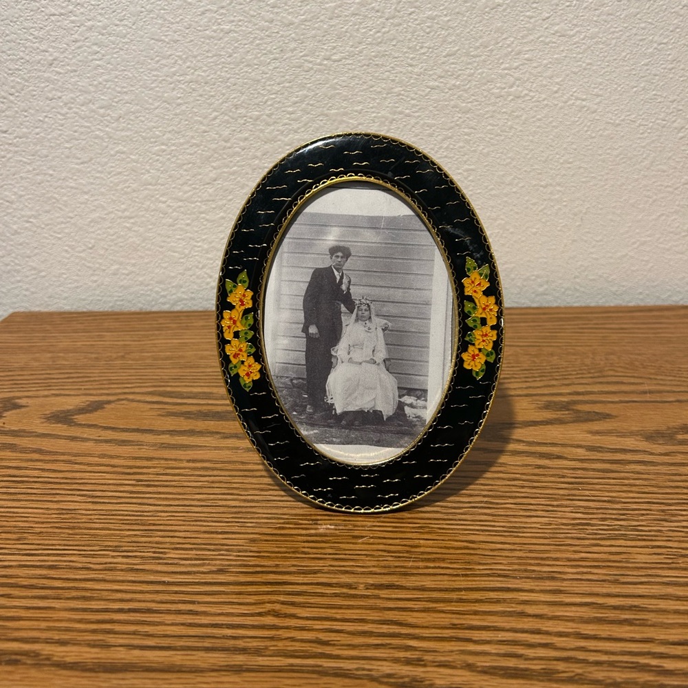 Black and Gold Floral Oval Picture Frame - Picture 7 of 9